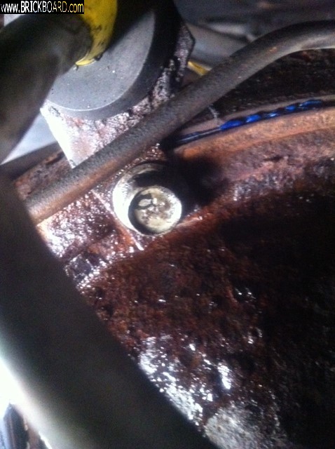 Volvo 200 -- Leaking rear differential - 3