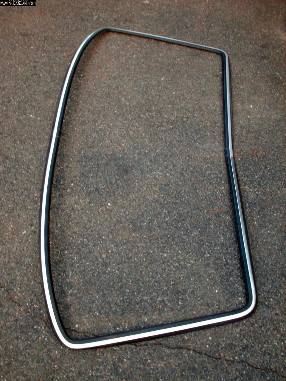 Volvo -- 240 windshield molding