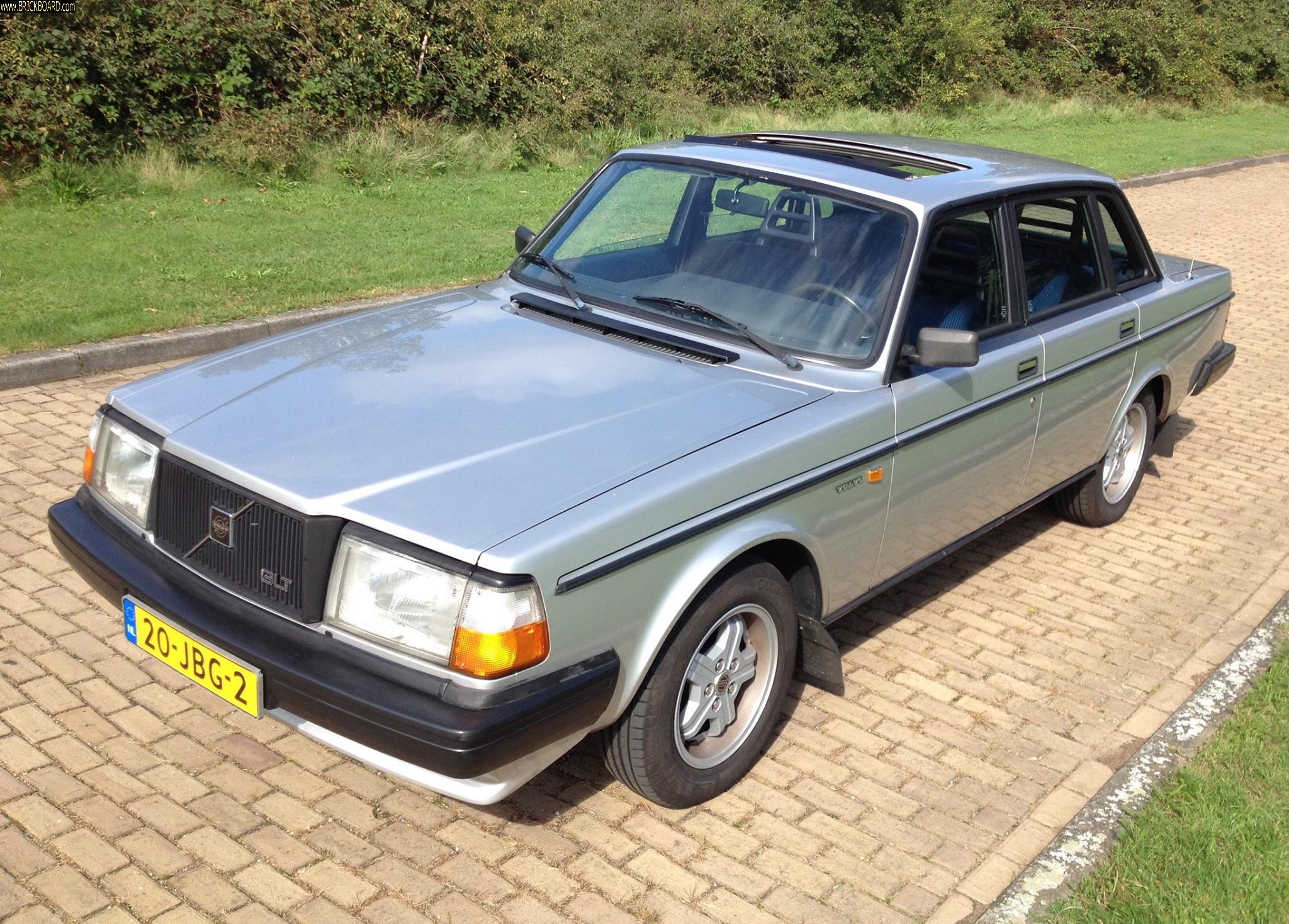 Volvo -- Volvo 244 in Europa somewheres. With teh Virgos and moon roof.