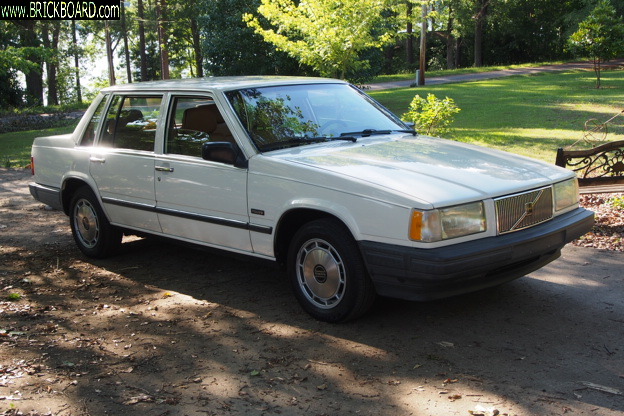 Volvo 700 -- New '90 740 GLE