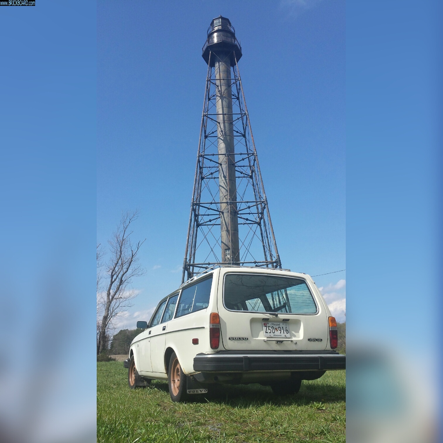 Volvo -- 1976 245 DL