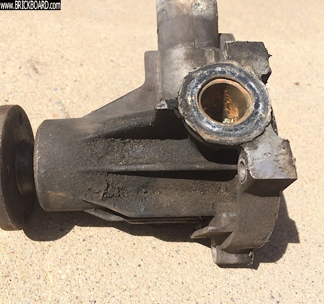 Volvo 900 -- Water pump top view