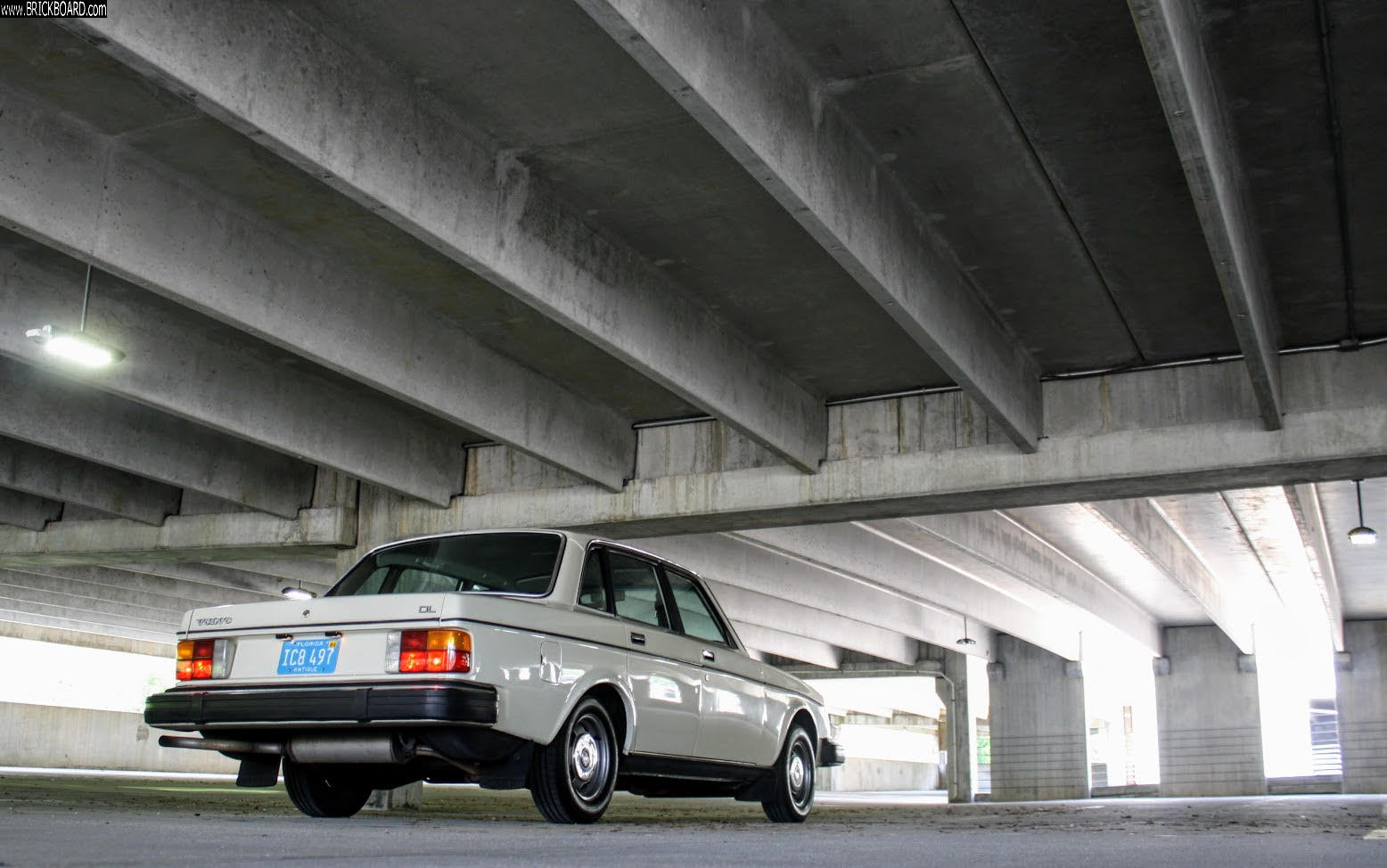 Volvo -- 1982 244 DL