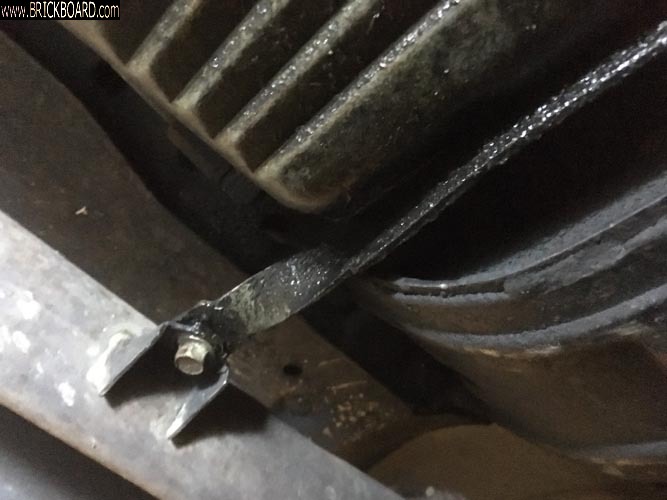 Volvo 900 -- transmission/head pipe brace