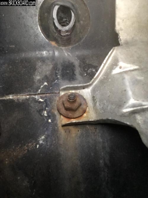 Volvo 900 -- Air conditioner condenser drain