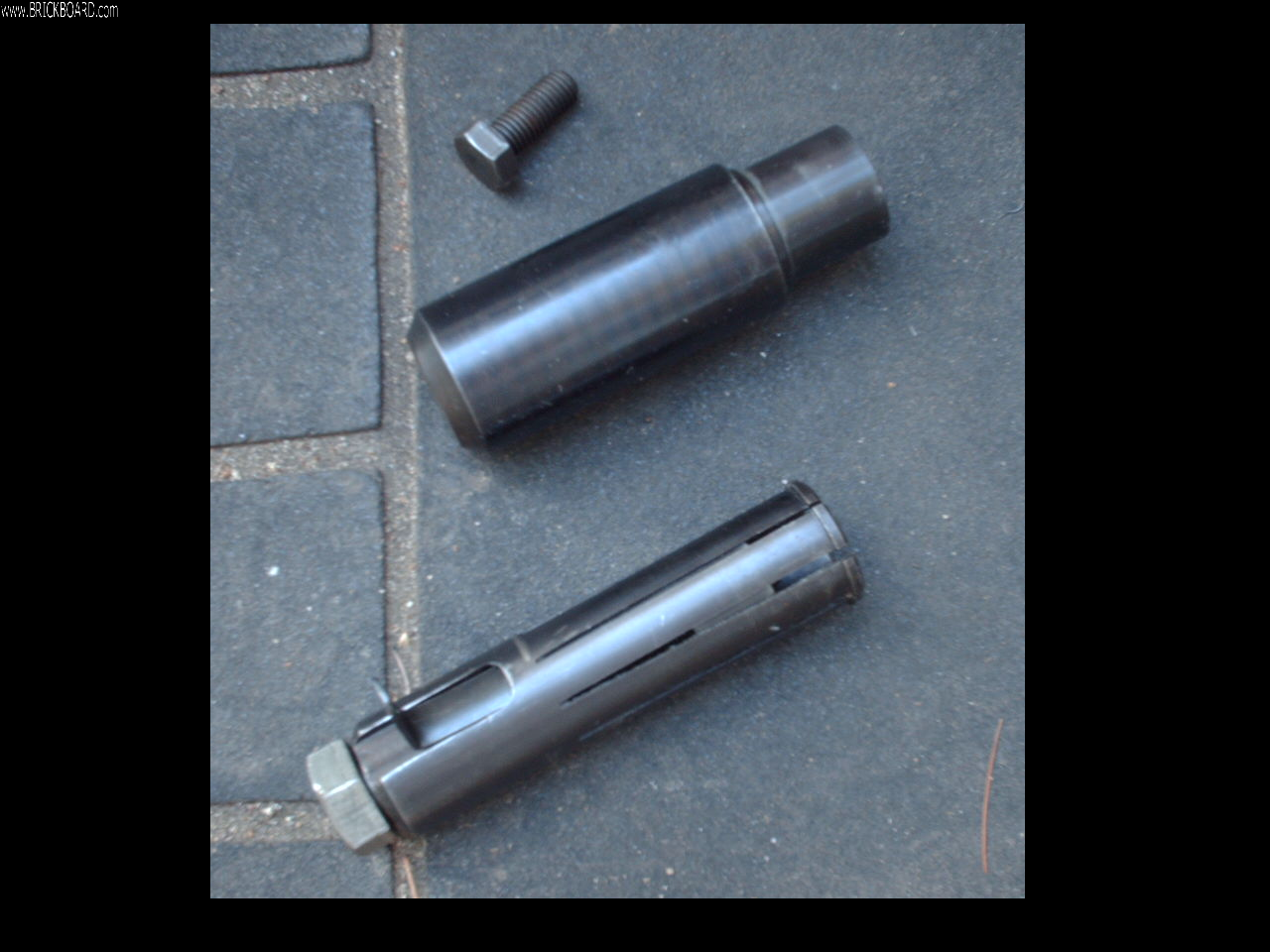 Volvo -- output shaft bushing removal tool