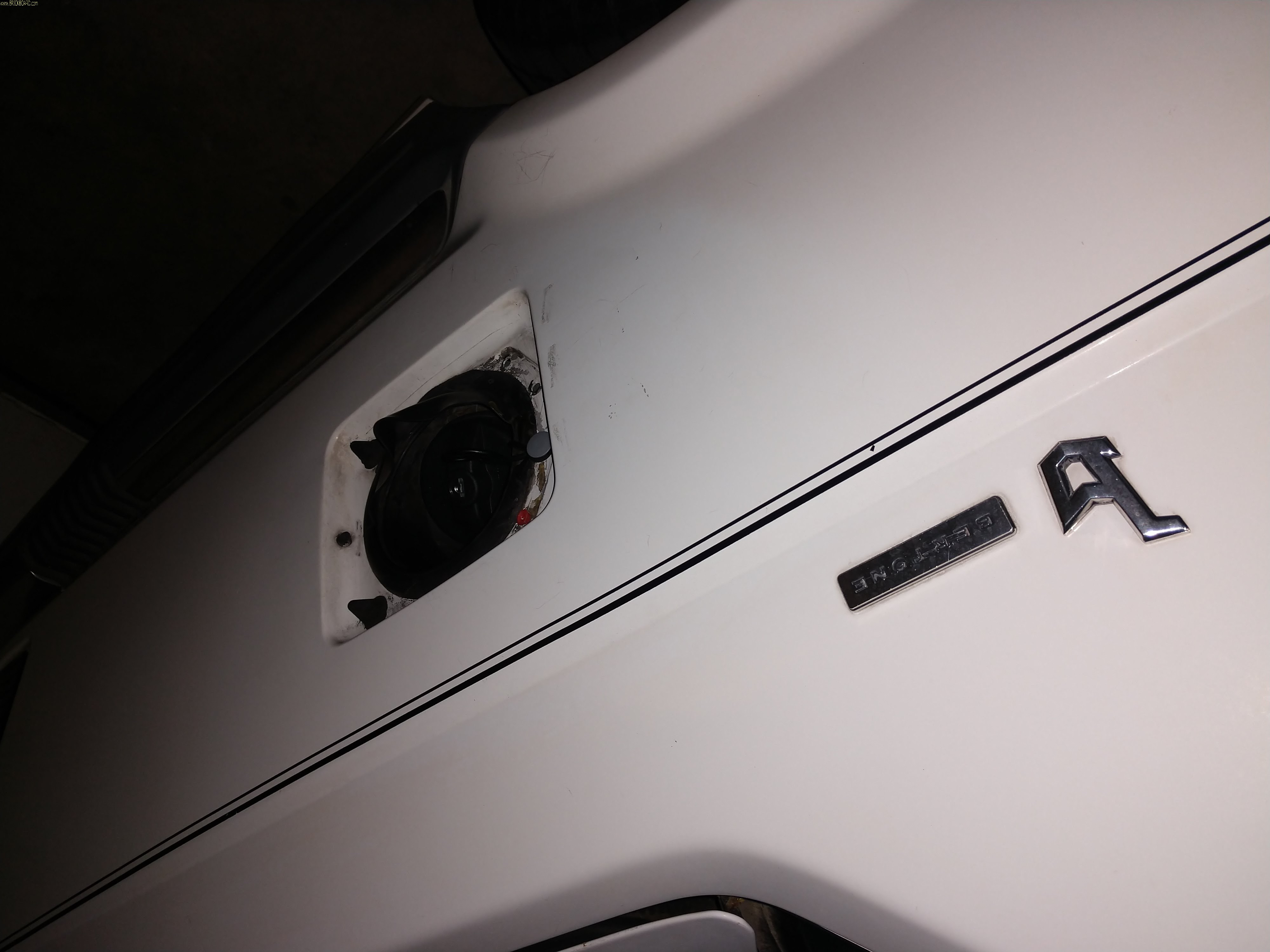 Volvo -- 780 fuel door