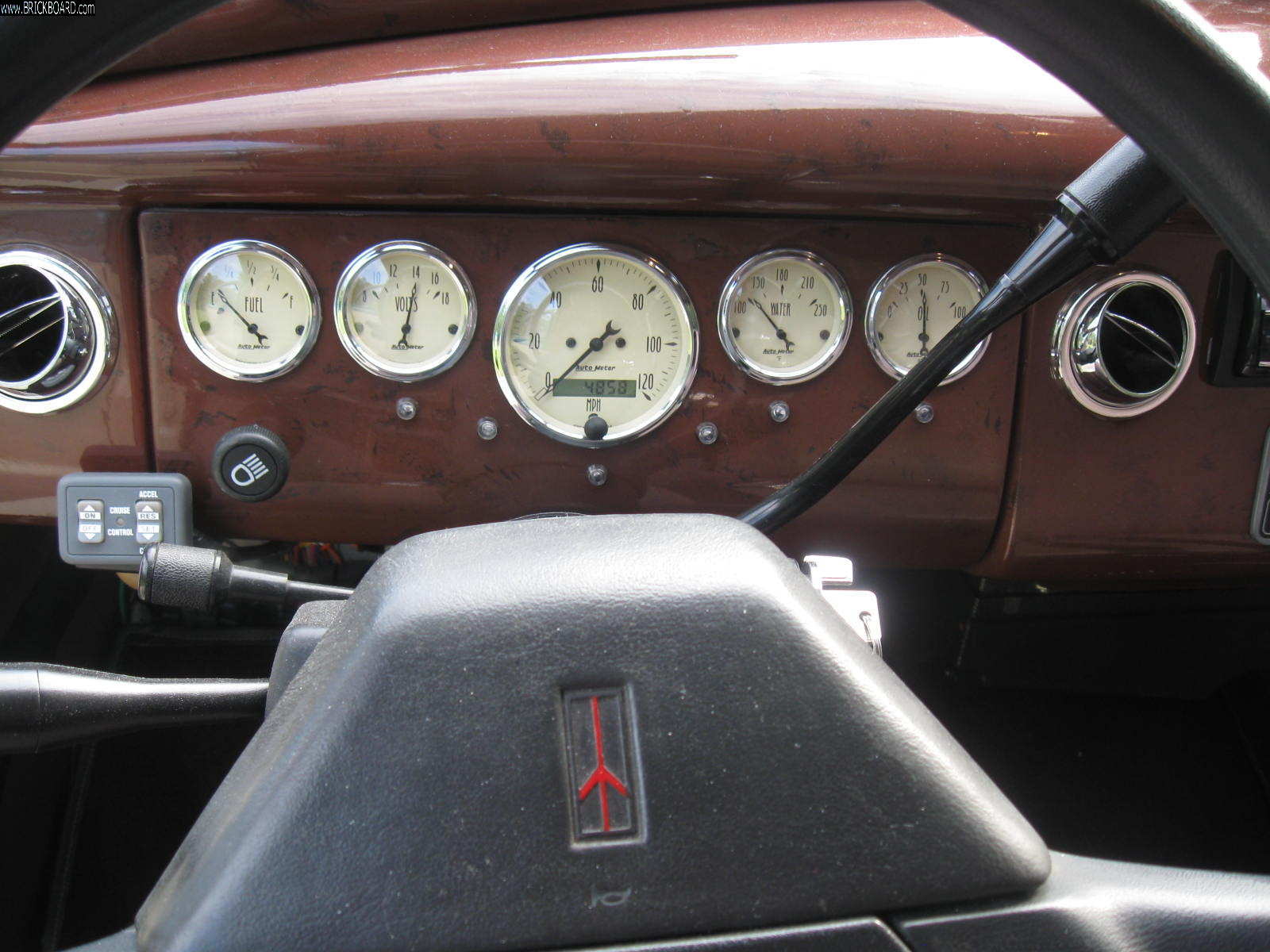 Volvo 444-544 -- Aftermarket speedometer and gauges 544 1963